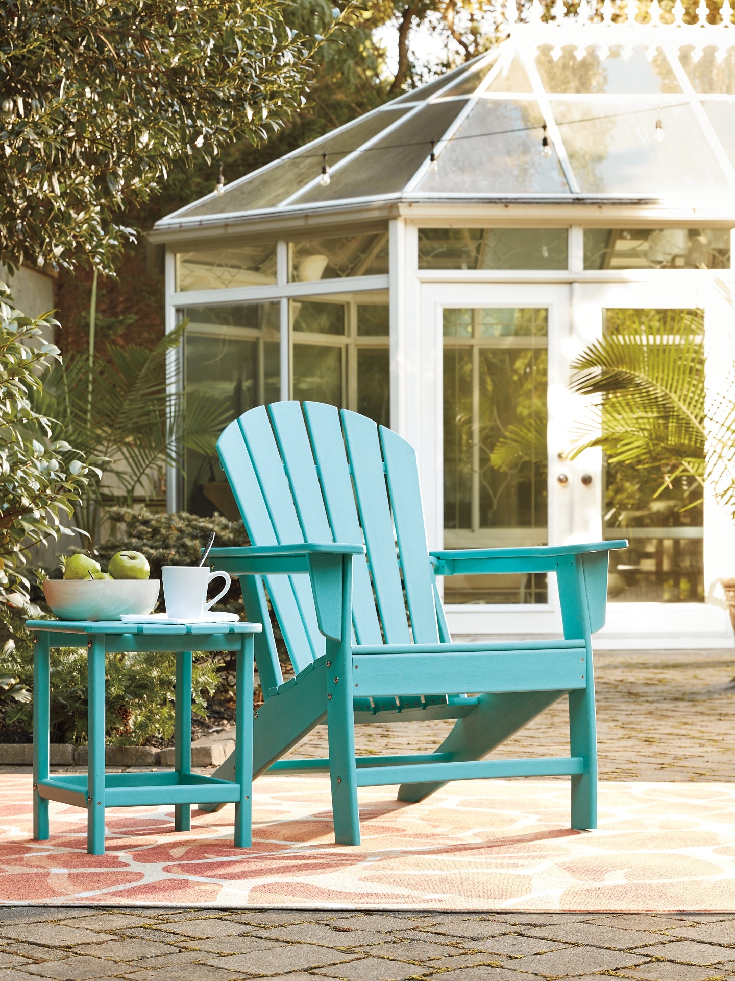 Sundown Treasure Outdoor Chair with End Table